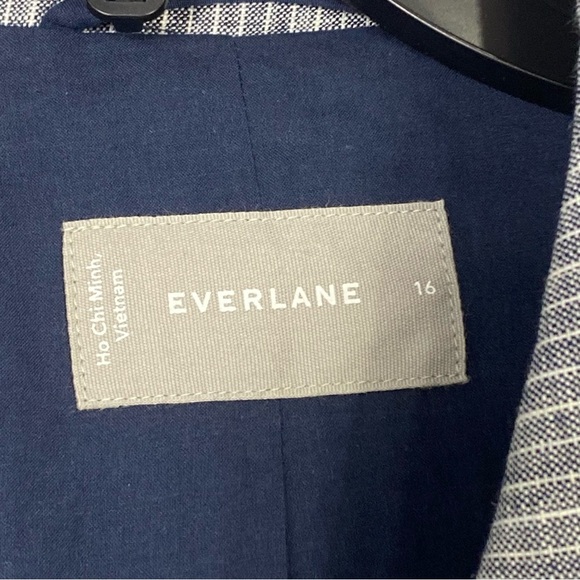 EVERLANE
The Linen Oversized Blazer - Picture 7 of 14